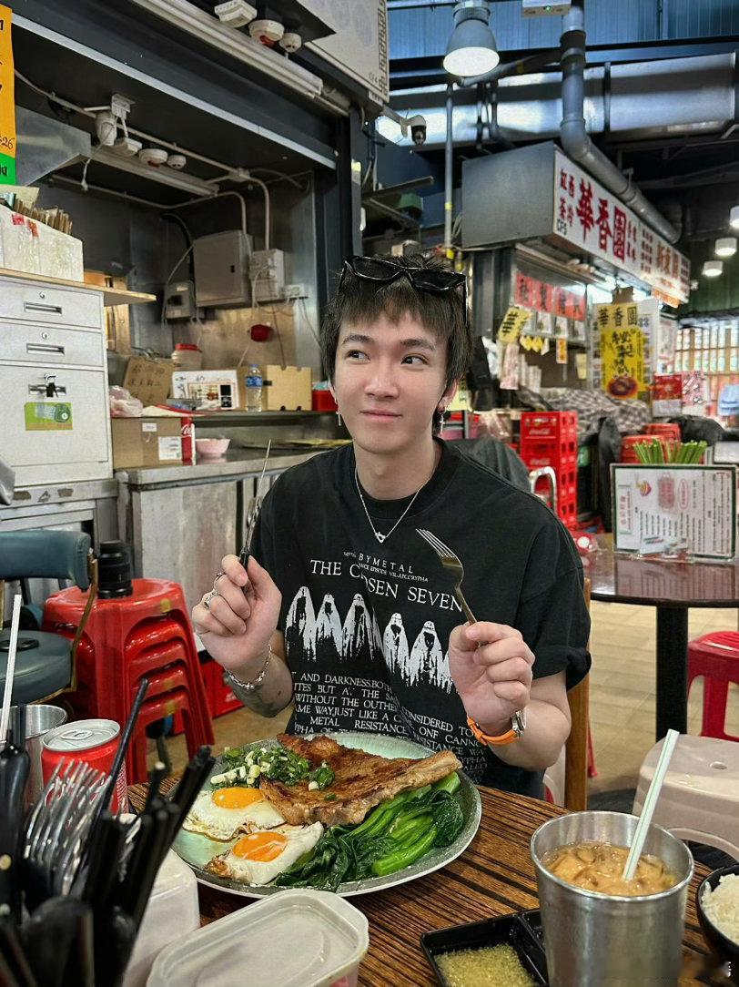 TizzyT成都站太古里bgm响了TizzyT歌里的太古里也可以在成都 Tizz