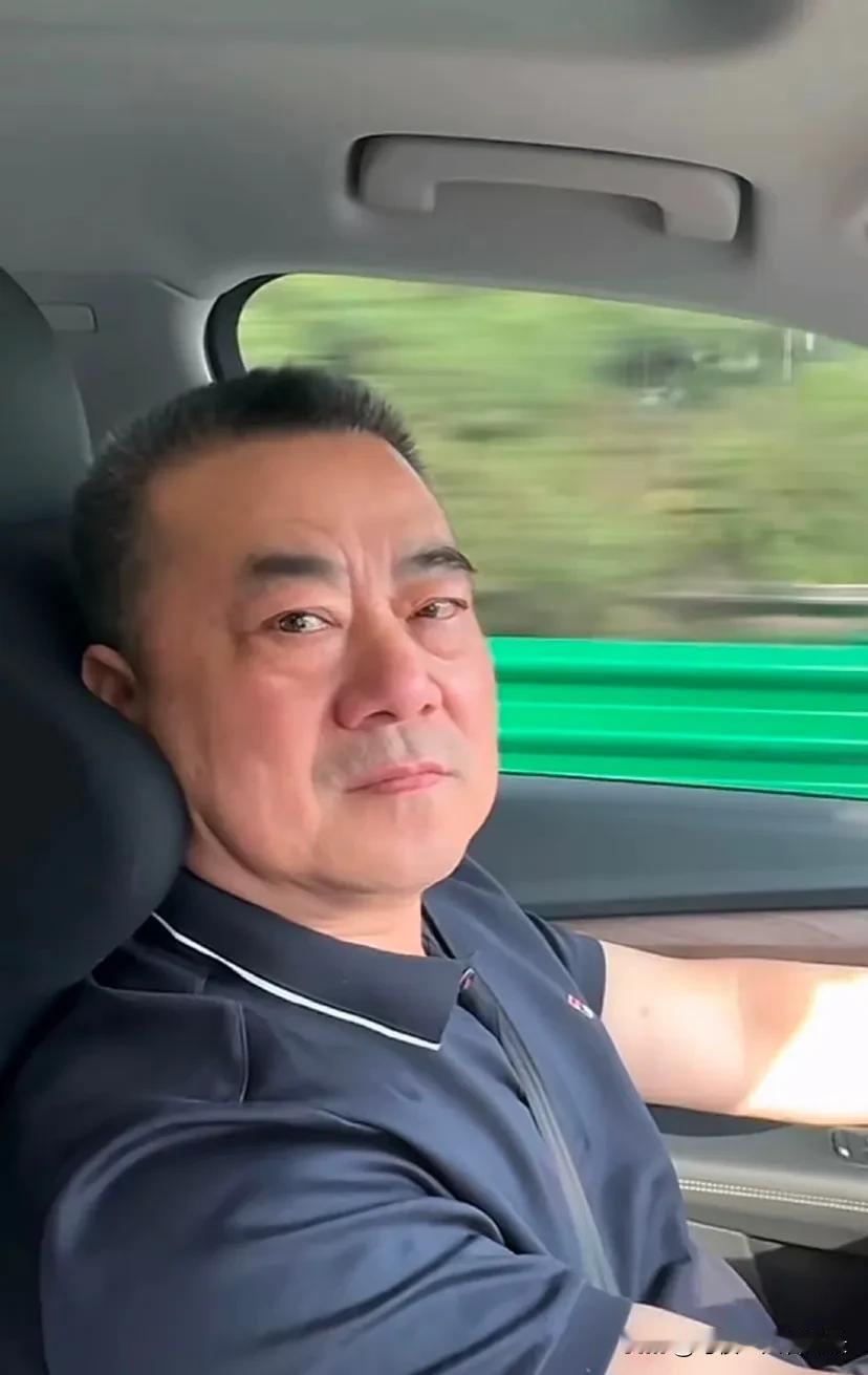 您不合时宜且猝不及防的出现在我的生命里，原以为是我带脱离苦海的，没想到您也是带着