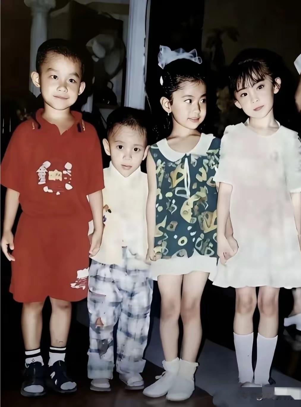 林青霞小时候，就已经展现出了童星的气质，照片中最右边的这个女孩，就是小时候的林青