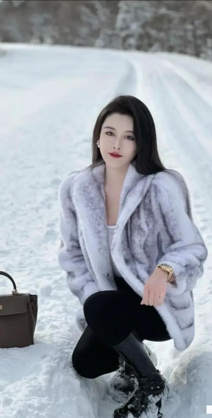 有很多人担心，将来是不是机器人会替代我们去工作，其实这一点不要过于担心，这种假设