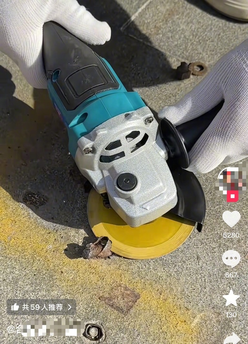 【#女儿被绊倒受伤他满城清除钢筋头#】#男子回应化身路面钢筋清道夫# 近日，合肥