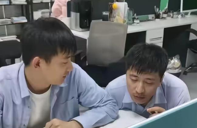 张雪峰去世头七 ，公司总经理发文承诺，亲口透露对张姩菡安排，更惹人泪目的是，武亮