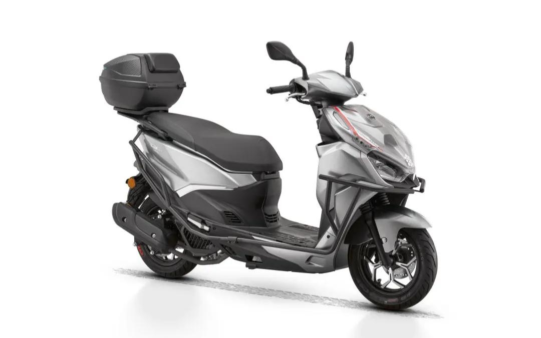 #踏板摩托车轮胎多少公里更换#
踏板摩托车更换轮胎也是一样根据里程数来决定的。里