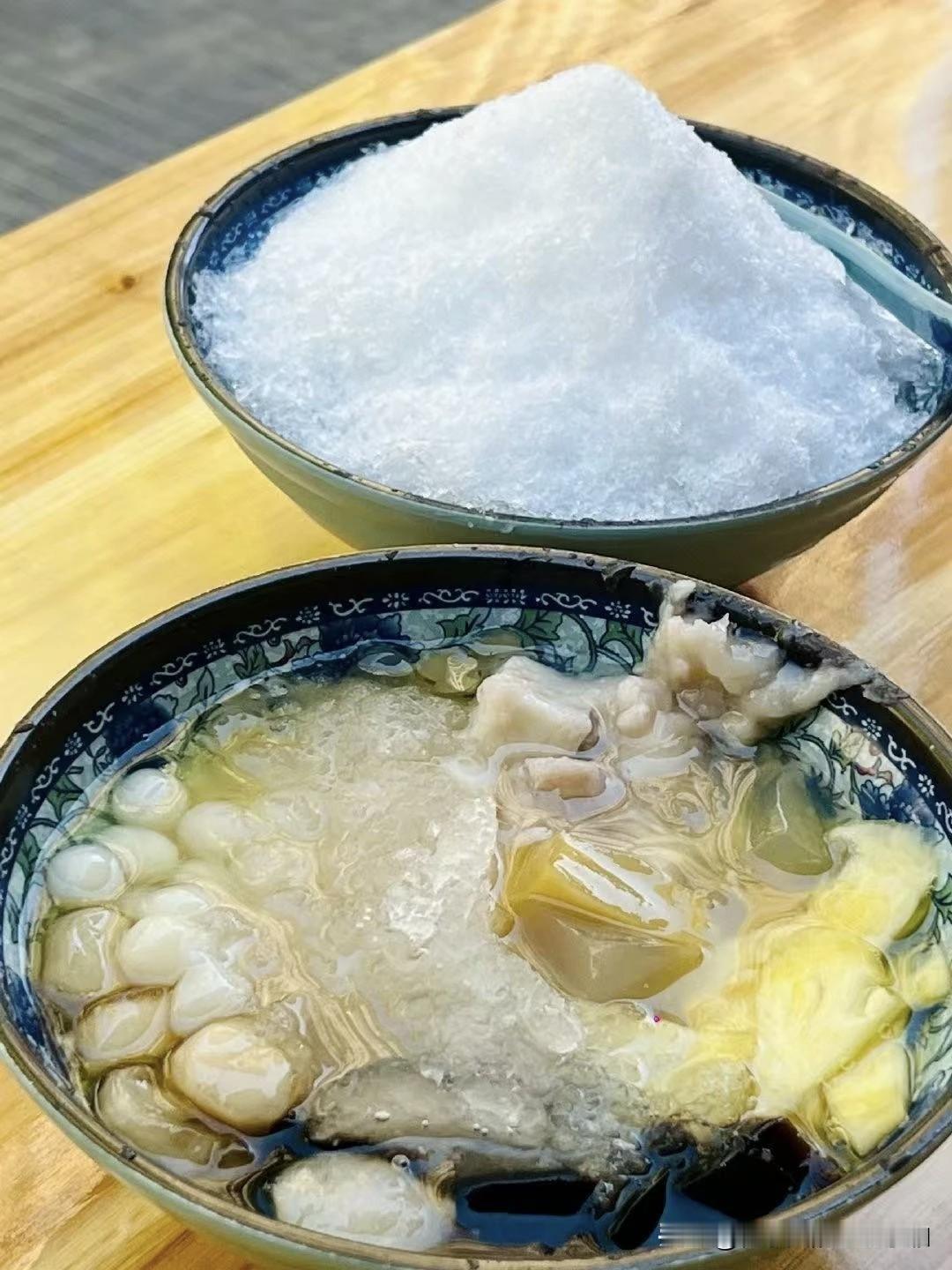 万达集团前总裁、万达商管集团原核心高管曲德君因犯非国家工作人员受贿罪，被判处有期