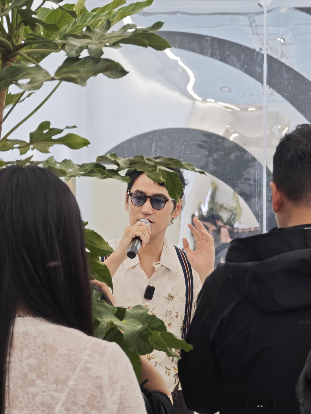 袁弘竟然悄悄当上策展人了？！今天在798的Art Focus，20岁新锐艺术家陈