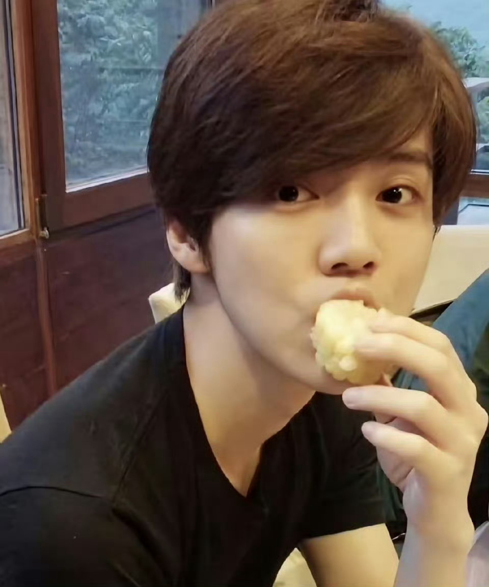 曝鹿晗商务归零当时归国四子他人气不是最高的吗，怎么会到现在一个sw都没了 