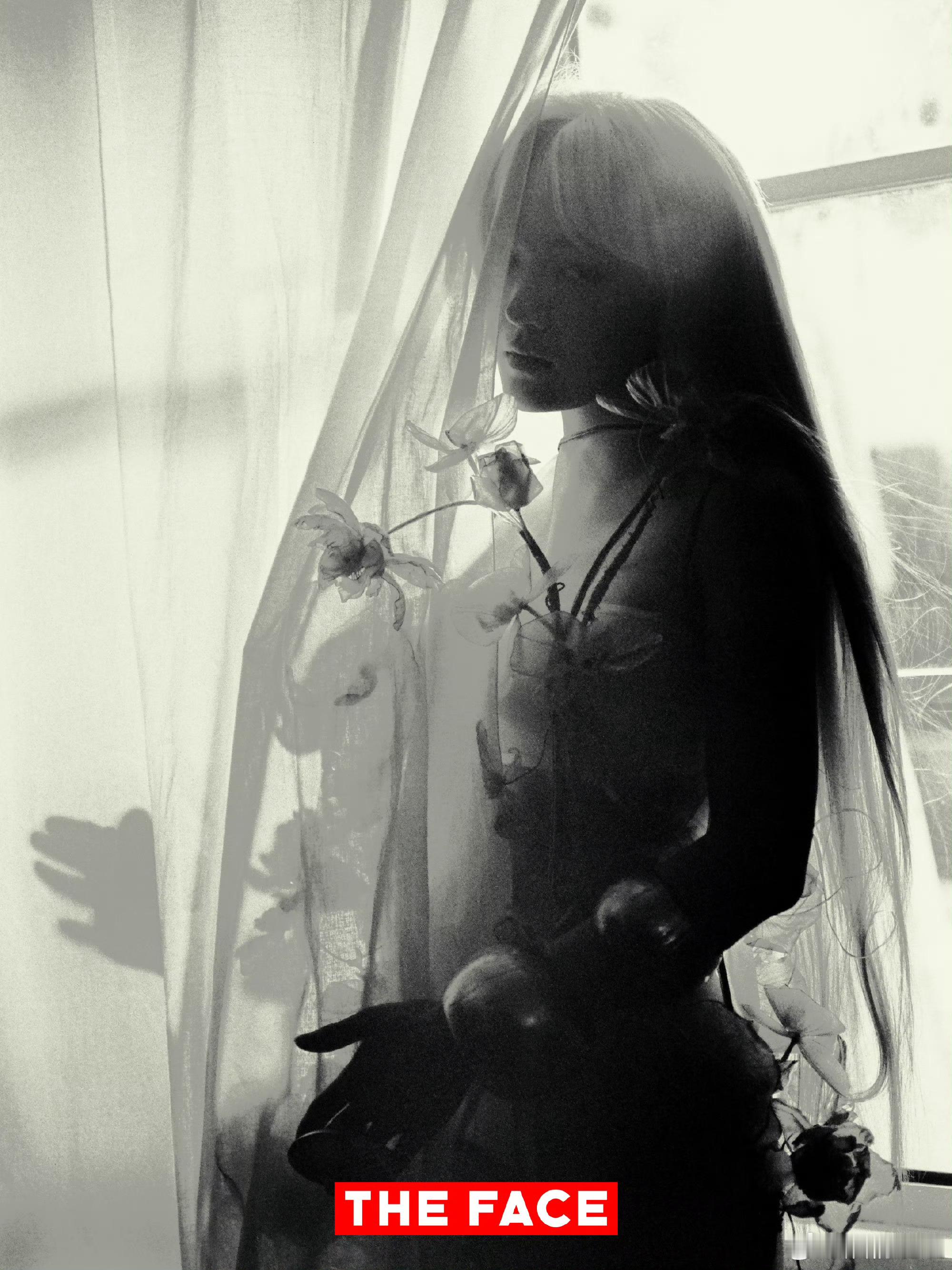 theface封面人物文淇THE FACE创刊刊排面拉满，由文淇坐镇封面。从林间