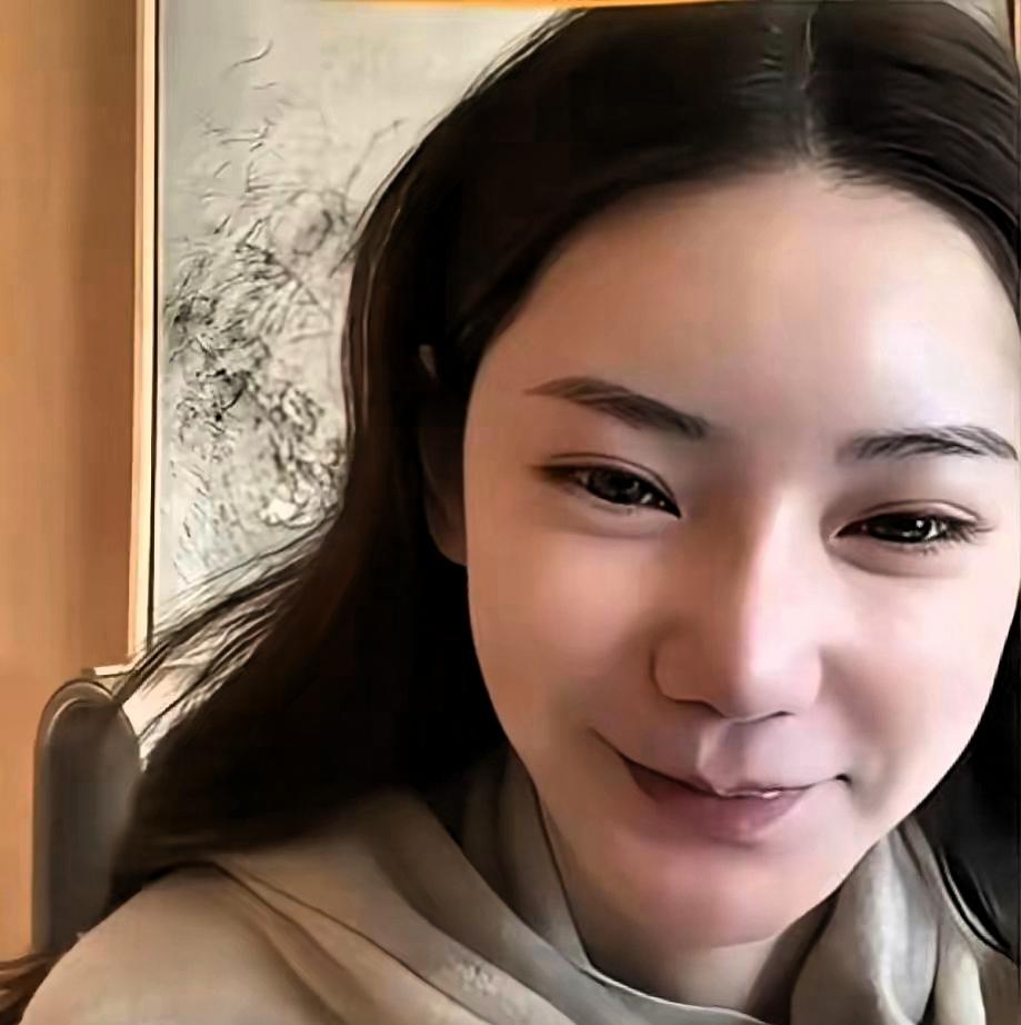 小汪宝百天就到了, 三个月了, 这是个日子。大家都看着他, 小家伙长得好。家族里