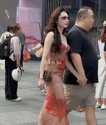 实在不懂女生到底看上他什么了 