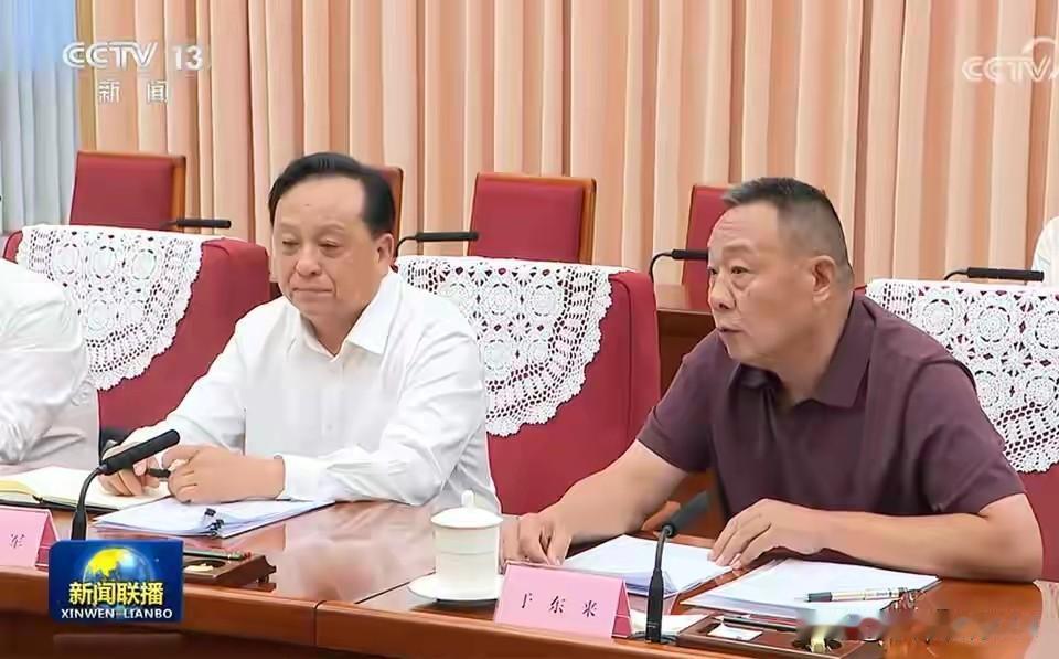 于东来到国务院会议室，没有准备发言稿、汇报材料，这不是他的强项，一度被自称经济学