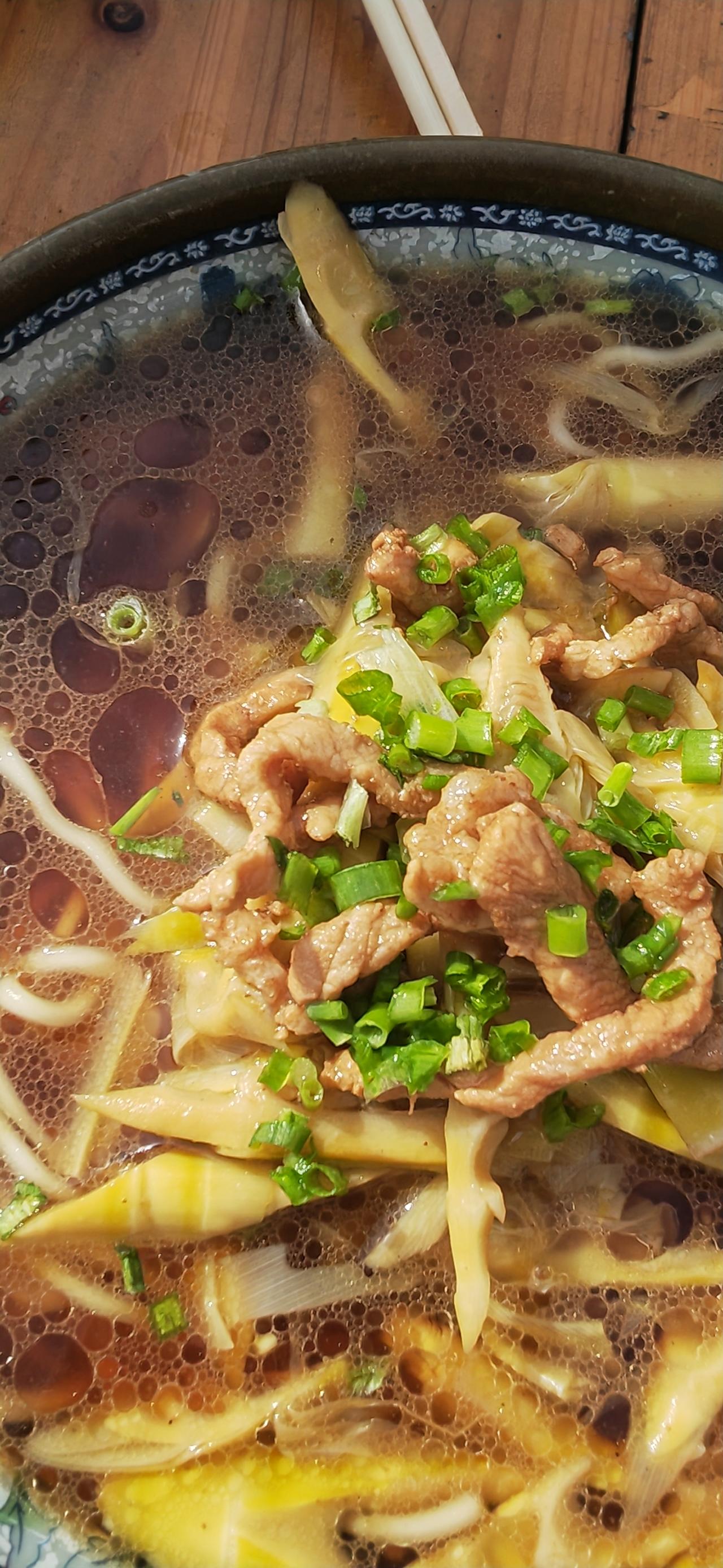 人间至味：竹笋的保存之道
短期保存（1~4周）
· 冰箱冷藏法：最便捷。将带壳的