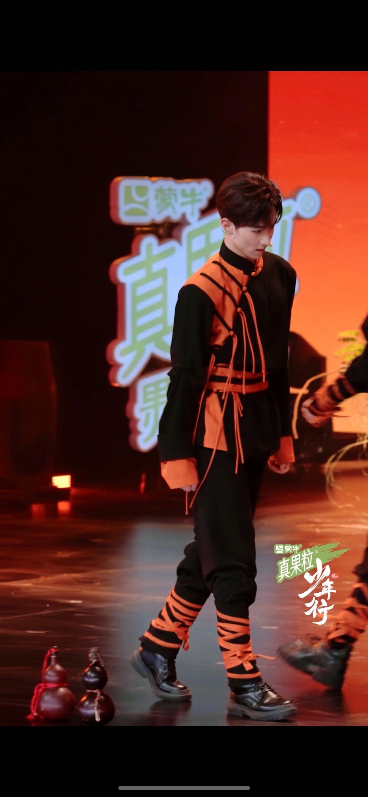 #少年行舞台直拍像我慌乱的人生# 这确定不是在我家里面装了监控吗？感觉完全就像是