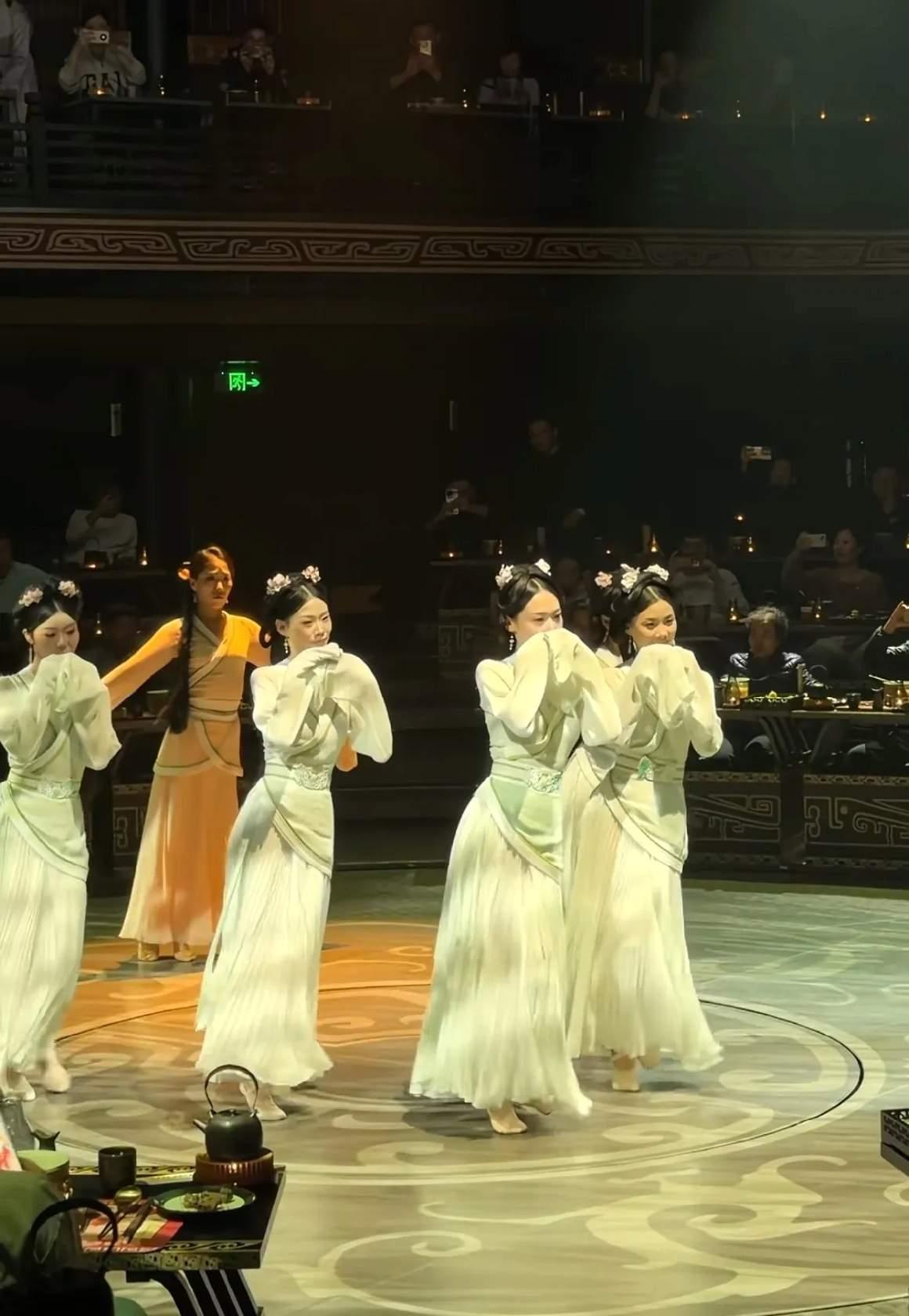 最近，“邯郸学步挑战赛”火遍全网，我这才明白，原来邯郸学步中那个燕国人来邯郸学的