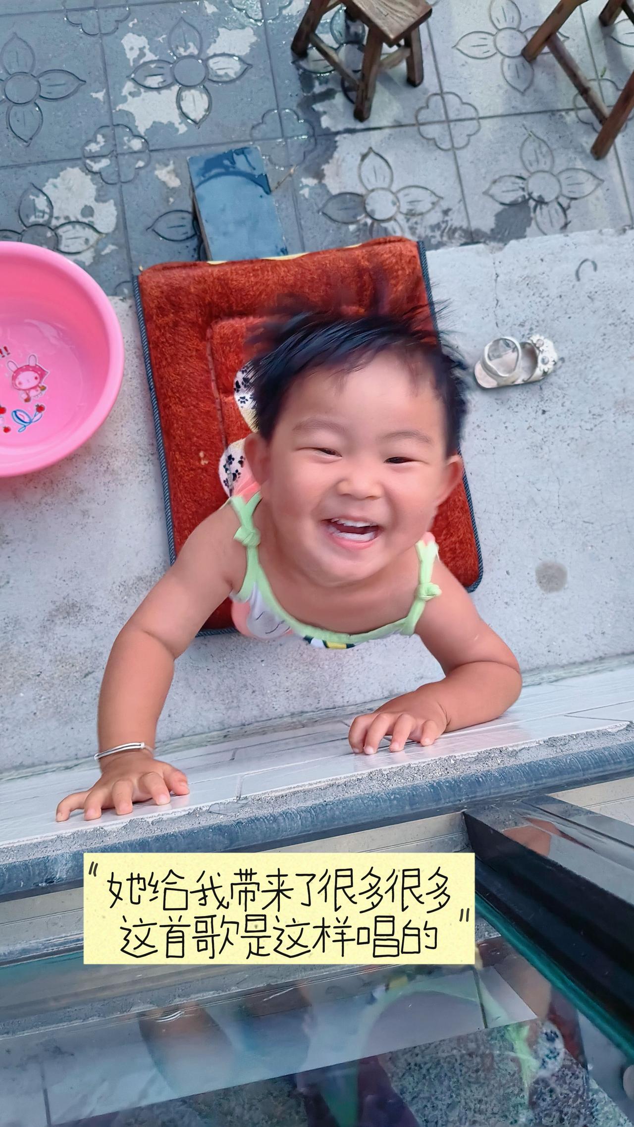 “她给我带来了很多很多，这首歌是这样唱的”永远会被萌娃的笑容治愈 骗你生女儿 女