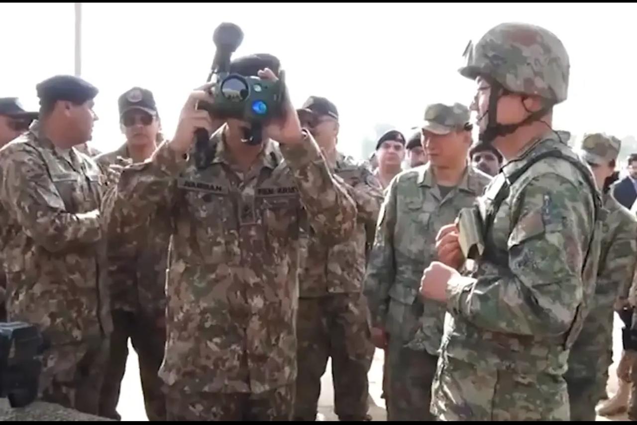 中巴联演惊现“口袋导弹”！1.2公斤射程达2000米，巴军司令爱不释手

在中巴