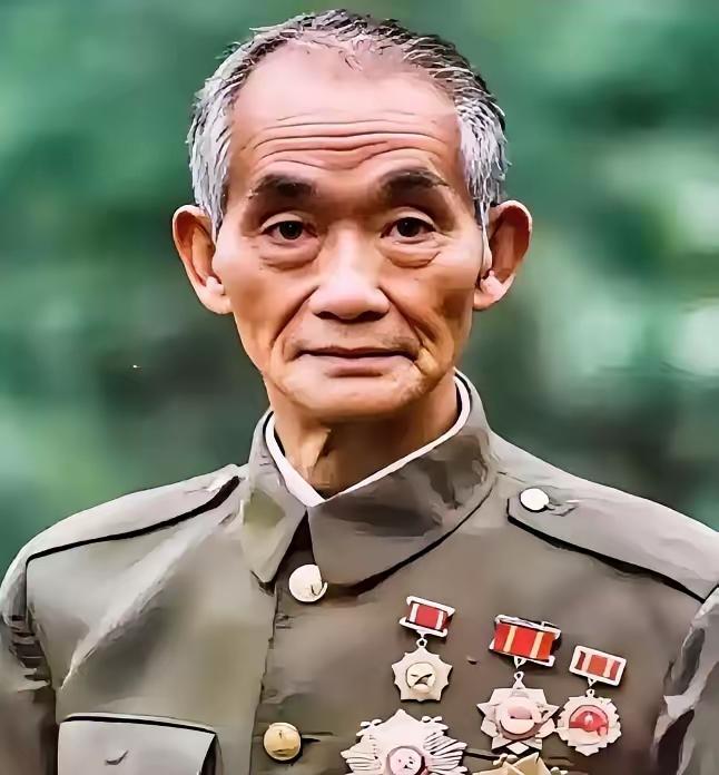 1952年，上甘岭阵地炮火轰鸣。一名初次参战的新兵面对涌来的美军，紧张得手心冒汗