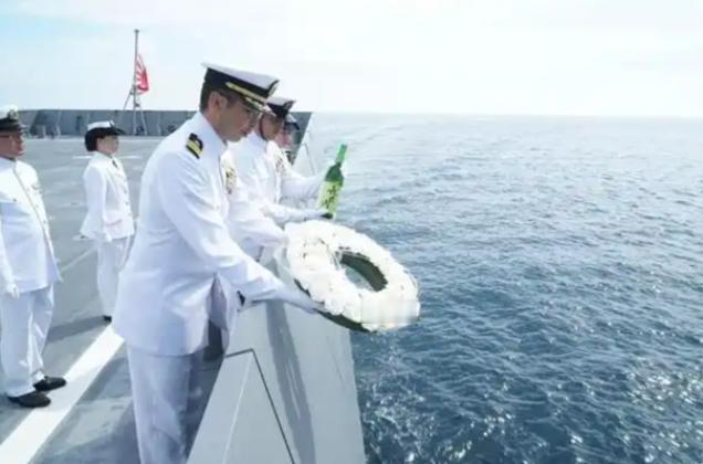 日本自卫队终于撕下伪装，公然在海上大搞“拜鬼”仪式，甚至堂而皇之地纪念当年侵略中