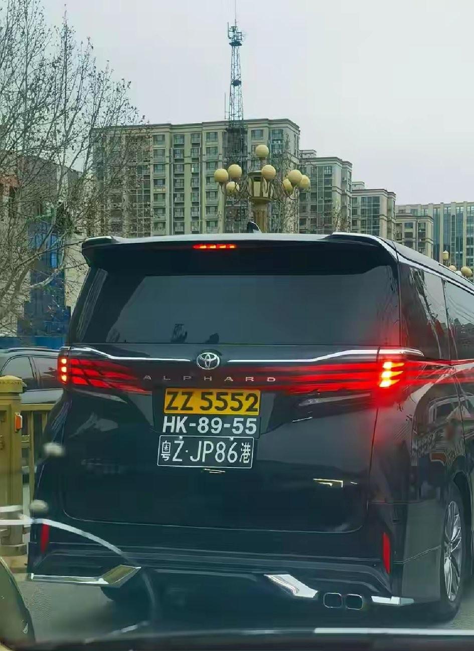 这种车牌照从未见过，看着很牛气，当地交警有对其执法检查的权力吗？