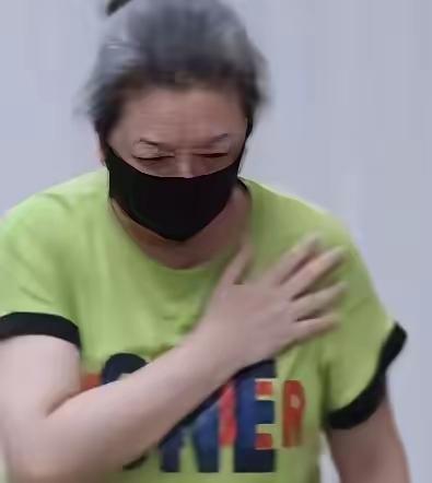 江珊落幕路透太戳心！舞台强撑完美，下台难掩病痛[震惊]
 
看完石家庄话剧收官路