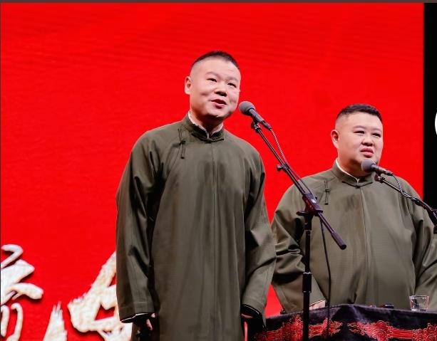哈哈，岳云鹏大连相声专场三个字“夯爆了”！现场砸挂观众“快点尿啊！”会不会被举报