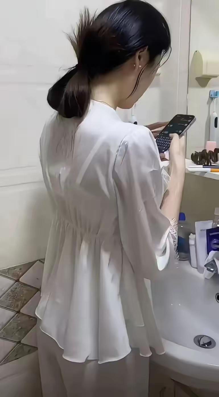 🌟 早晨护肤步骤，从洗脸开始，让肌肤焕发光彩！🌞💧