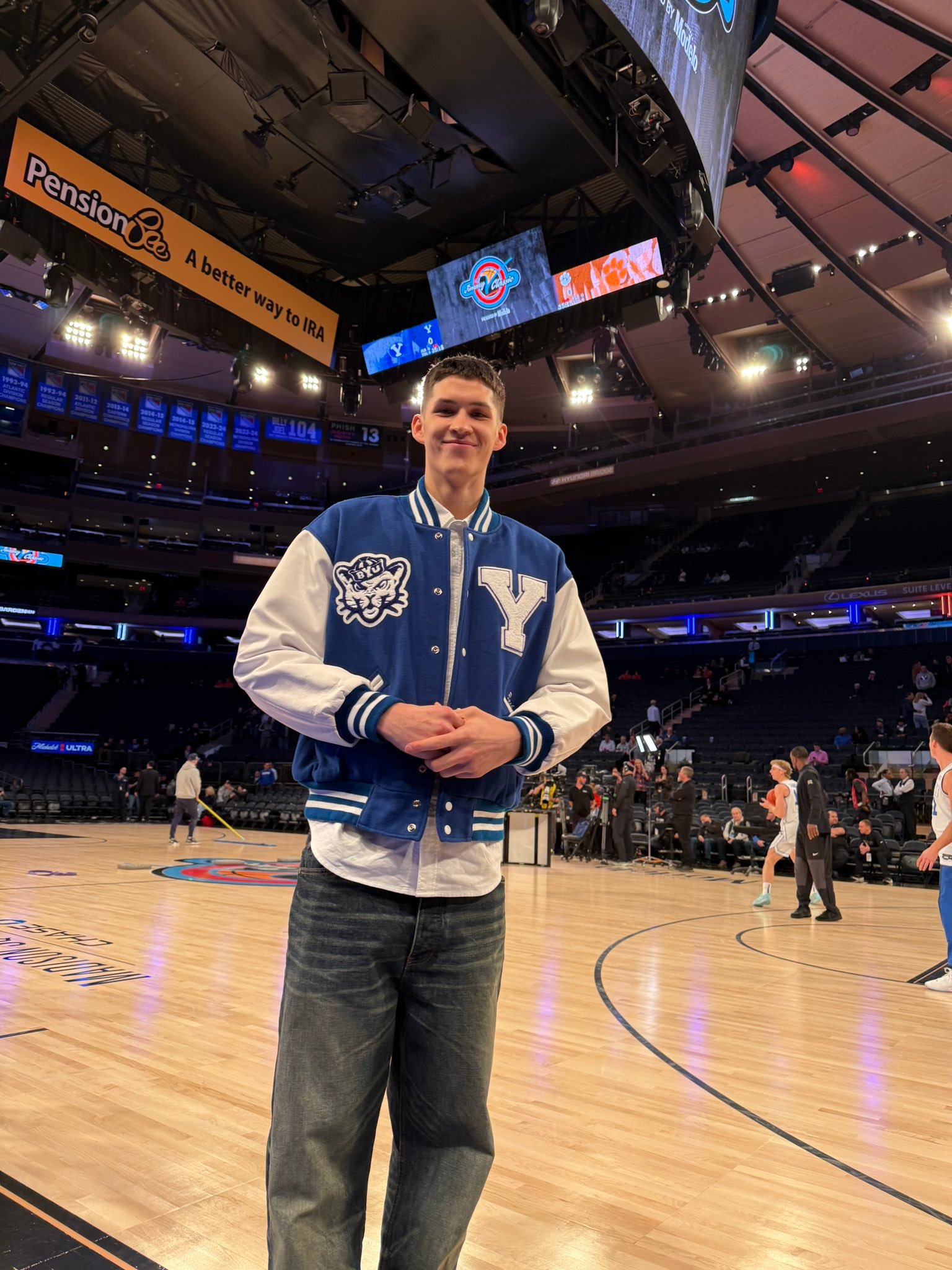 杰明今天在麦迪逊广场花园观战母校杨百翰对阵克莱门森，结果半场结束前杨百翰直接被轰