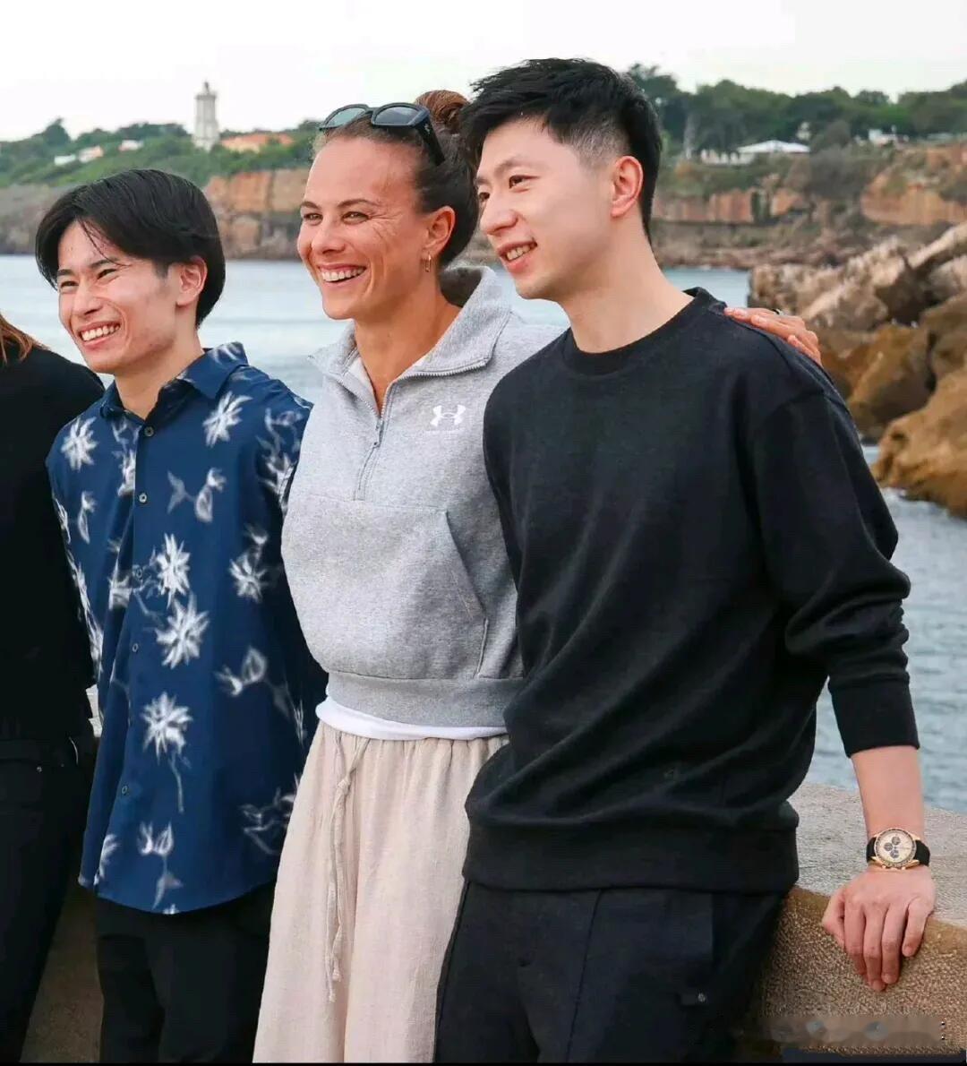 马龙长着一张俊朗帅气的脸，颜值和身材都是无可挑剔，儒雅从容自信，形象佳，球技好，