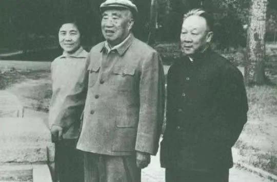 1974年，康克清哽咽着对朱德说：“儿子没抢救过来……前几天走了！”朱德眼眶瞬间