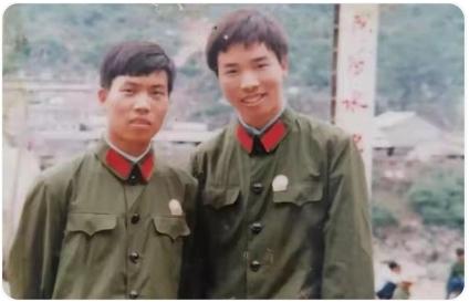 现在的乡、村、村民小组过去叫公社、大队、生产队
1973年，我和我们公社30名新