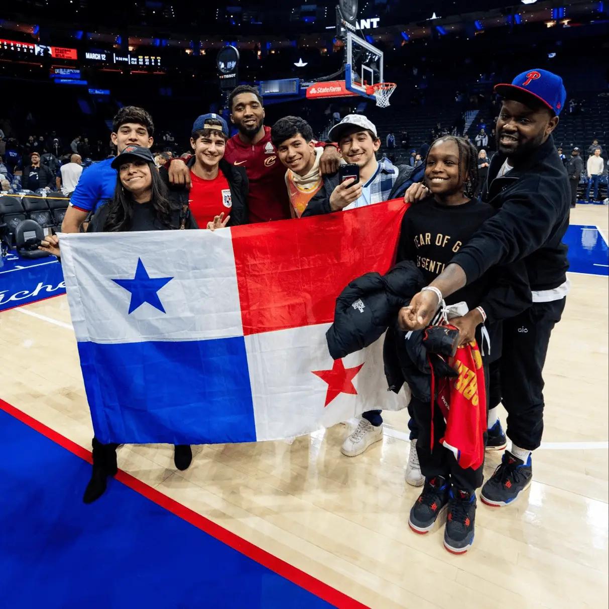 骑士新赛季篮不住克利夫兰骑士nba 近期，米切尔接受记者采访时谈到了全明星，并表