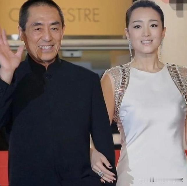 1995年，同居8年后， 巩俐 卑微地向张艺谋说：“结婚吧，我给你生三四个孩子！