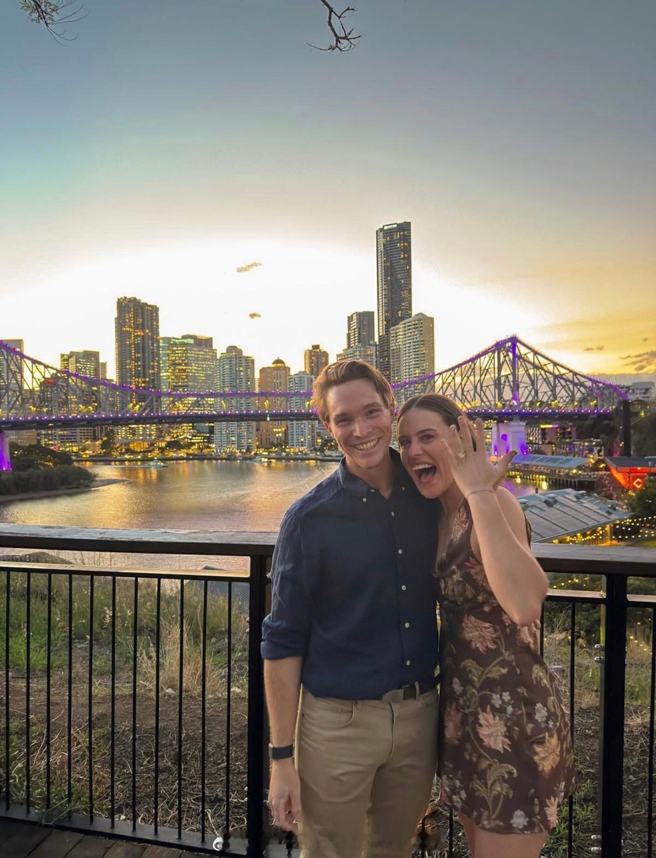 【网球运动员比雷尔被求婚成功】两人在一起六年了，有情人终成眷属。网球talkin