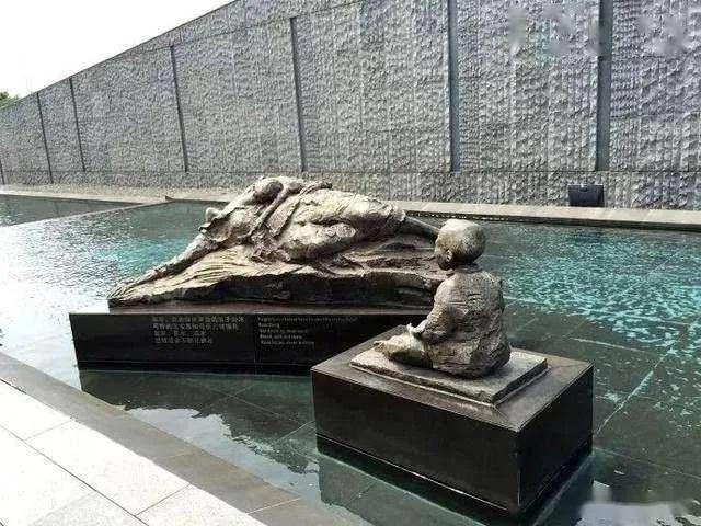 1937年，9岁的常志强目睹父母和4个弟弟被鬼子残忍屠杀，姐姐被日军轮番侵犯，母