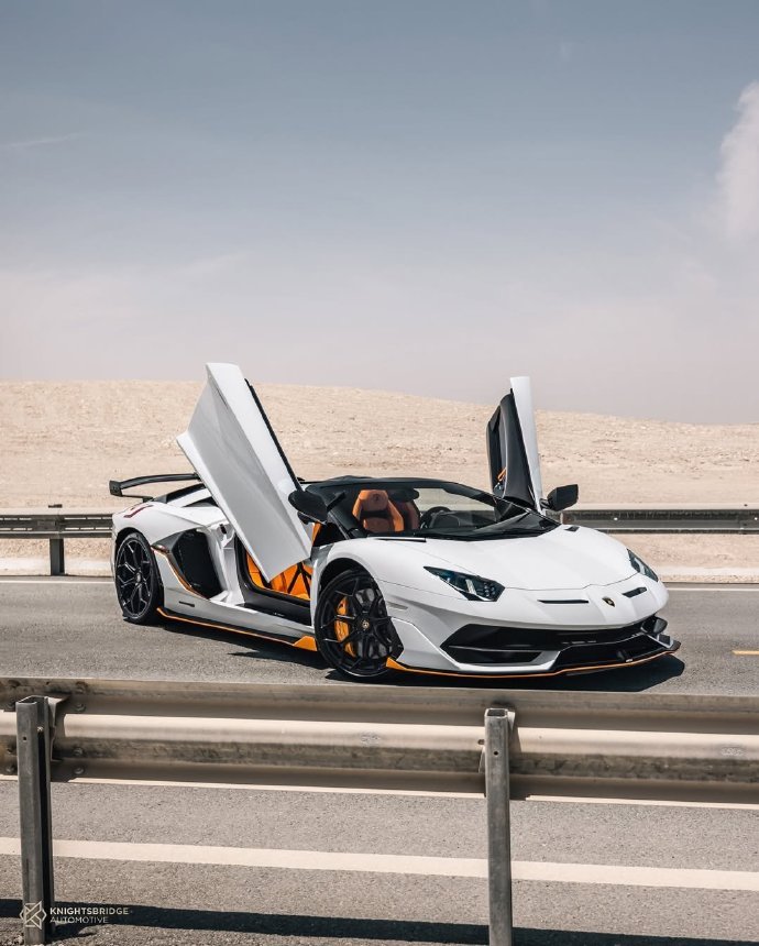兰博基尼Aventador SVJ Roadster，碳纤狂舞，V12嘶吼，敞篷