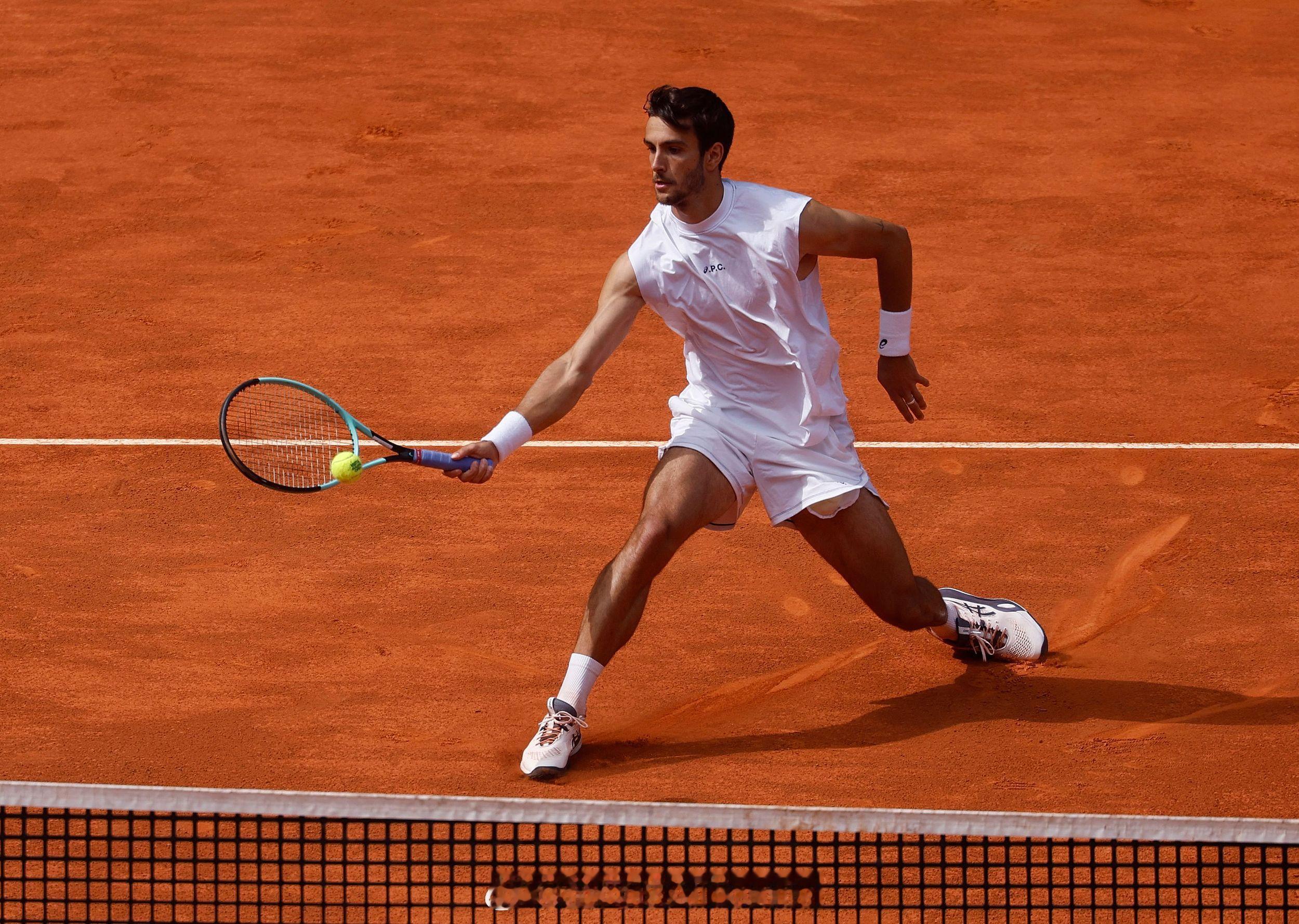 ATP1000 马德里大师赛1/4决赛，10号种子穆塞蒂6-4/6-3淘汰幸运落