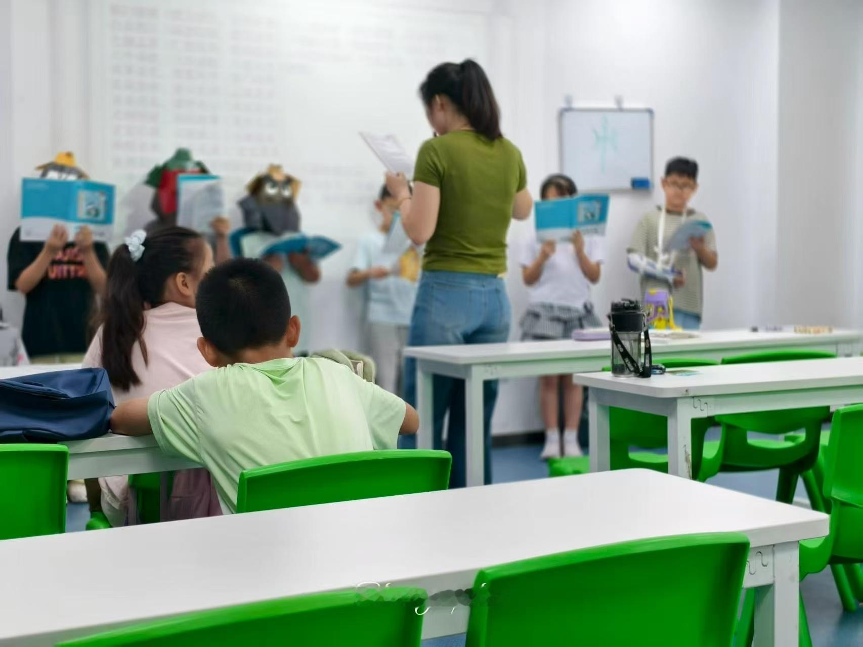 秦岭笑谈 公益课堂进乡村 暖心帮扶助成长——师法传薪队赴滨州沾化开展暑期学业帮扶