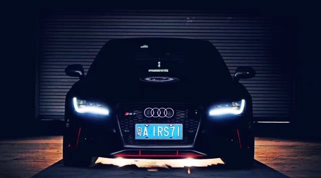 说句实话，当我开过了那么多性能车，电车，再回过头来品味这台RS 7的四驱系统，他