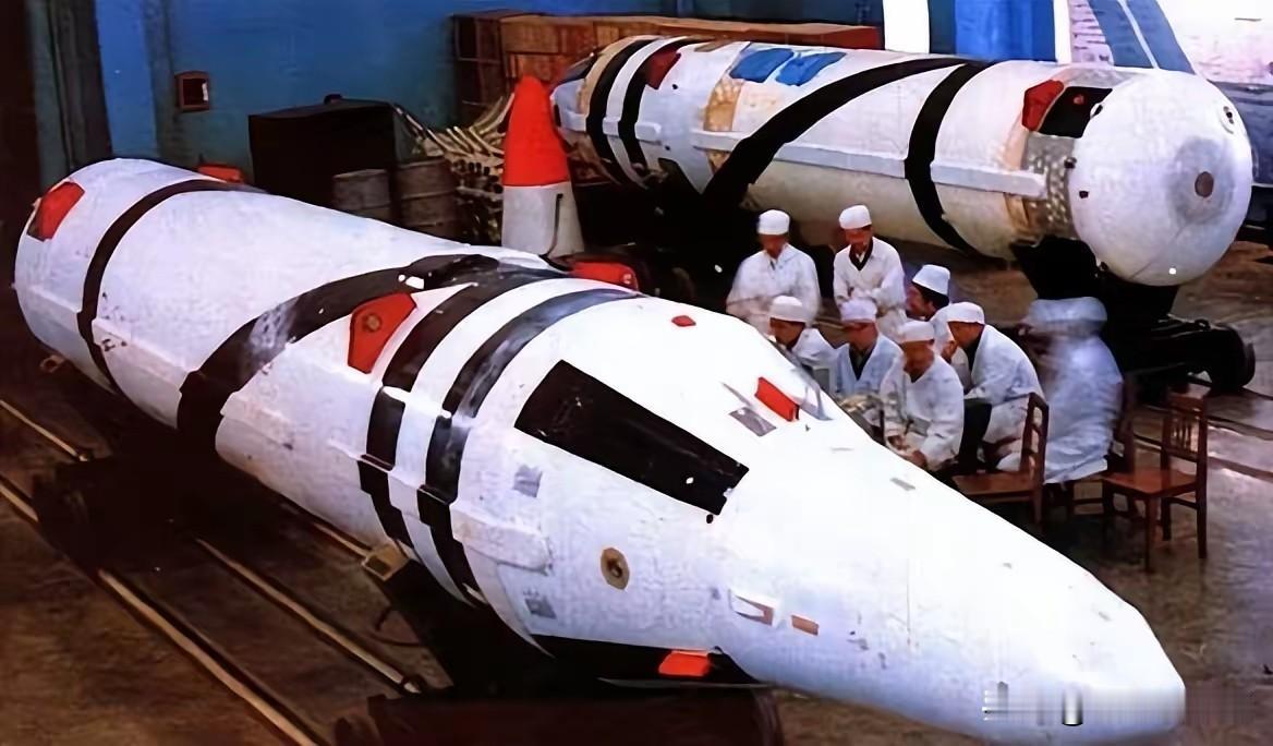 中国潜射巨浪三，美国欧洲腿都打哆嗦，这些年美英等国也试射了几次，但均以失败而告终