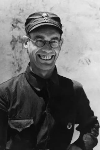 开国上将晚年叹息：别再骂李德是草包了，草地分兵的生死瞬间，是他用身体为中国革命挡