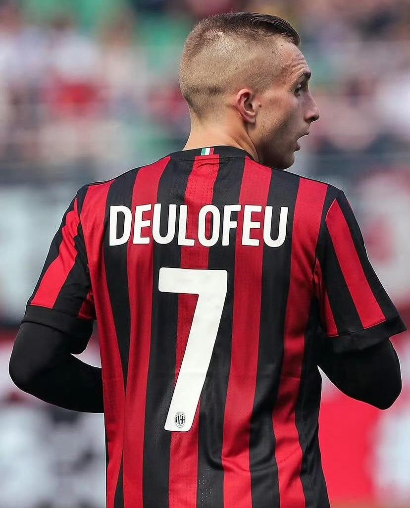 32岁的西班牙中场德乌洛费乌已经有3年没有踢比赛了，最近的一次出场还是在2022