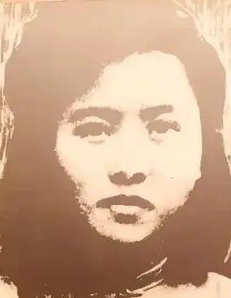 1949年，女教师朱世君被军统特务抓捕，在押送往渣滓洞的途中，押送人员李朝成认出