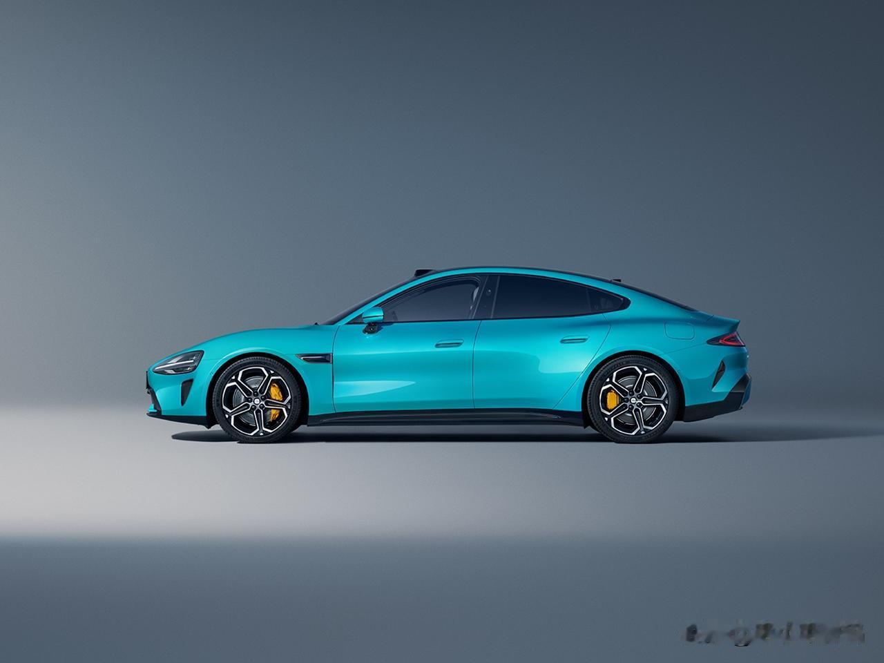 咱就是说小米汽车的颜值高，这事应该没人反驳吧~
虽然说乍一看貌似没啥记忆点，但是