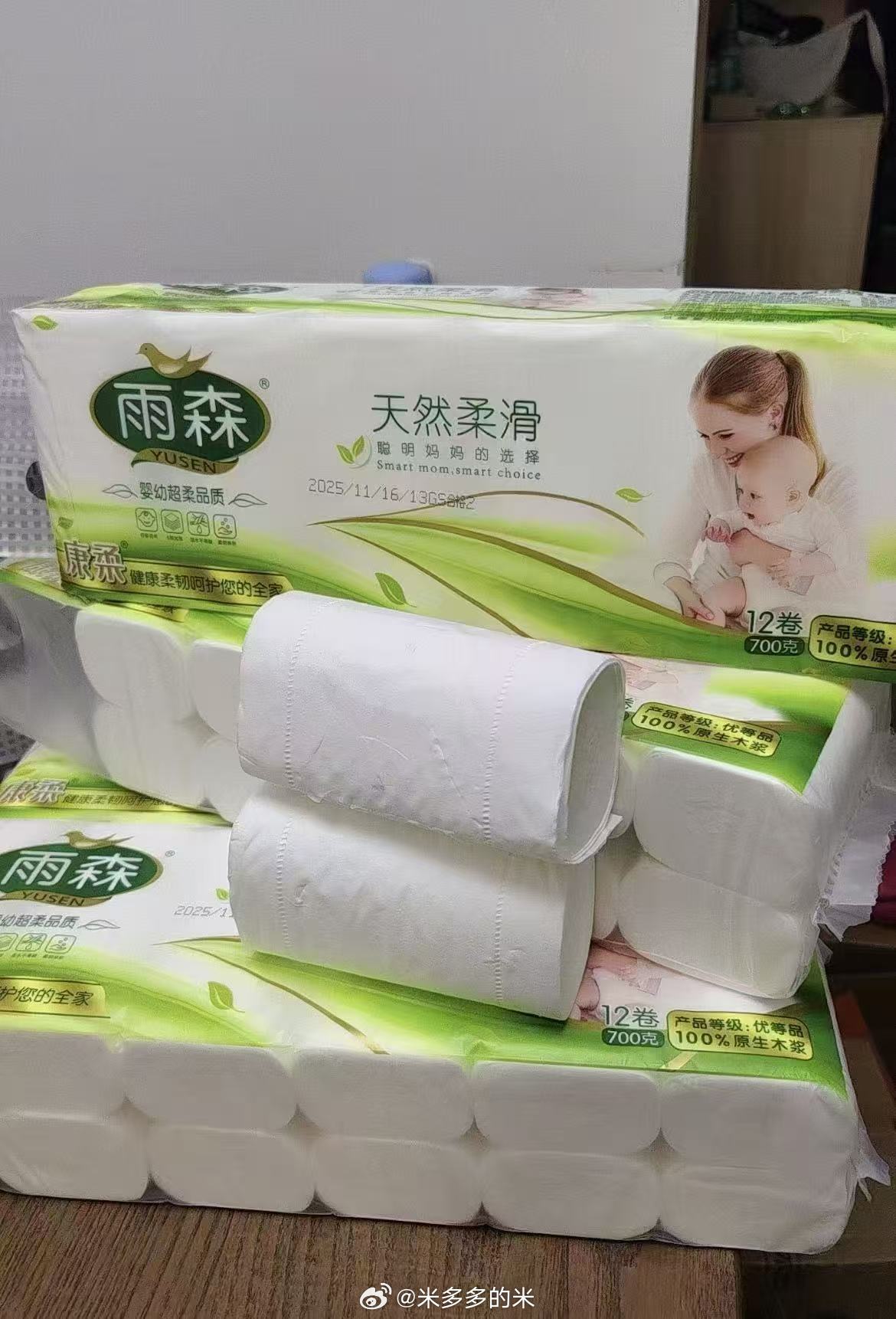 实打实的实心卷纸4毛钱一卷尺寸是放在卫生间用刚刚好的那种很厚，质量抄级好 
