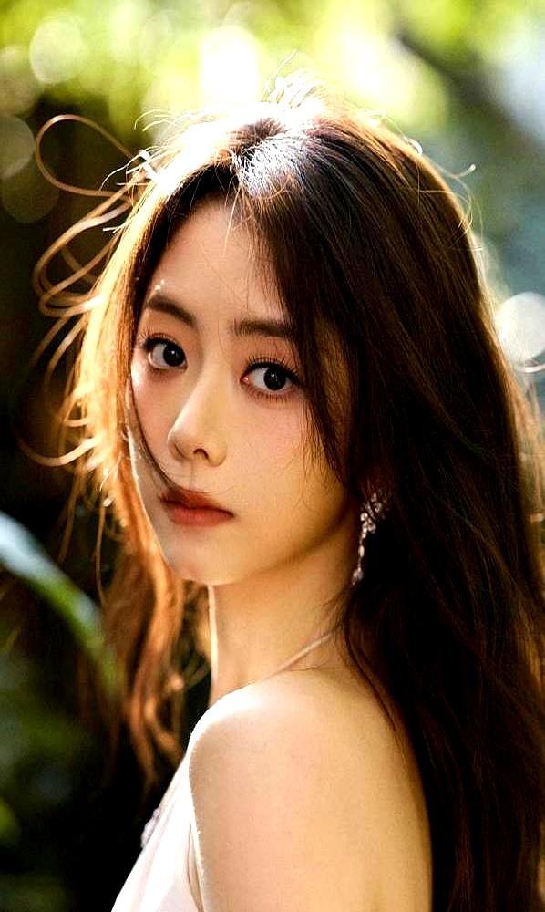 同样1000万片酬，赵丽颖只演了3分钟。
 
谭松韵是《逍遥》实打实的女主，全剧