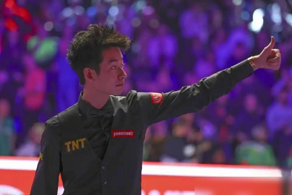 开局就被塞尔比两杆破百打蒙，六连败的阴影笼罩，21岁的吴宜泽却把这位斯诺克之王拖