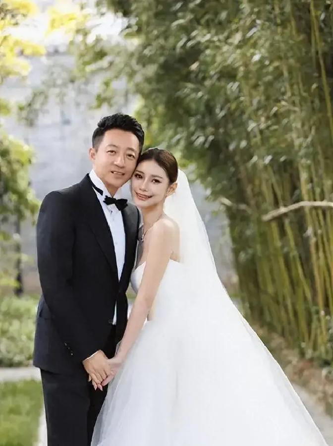 1月25日，汪小菲带着13岁的女儿玥儿和弟弟箖箖回到北京过寒假。奶奶张兰早早起来