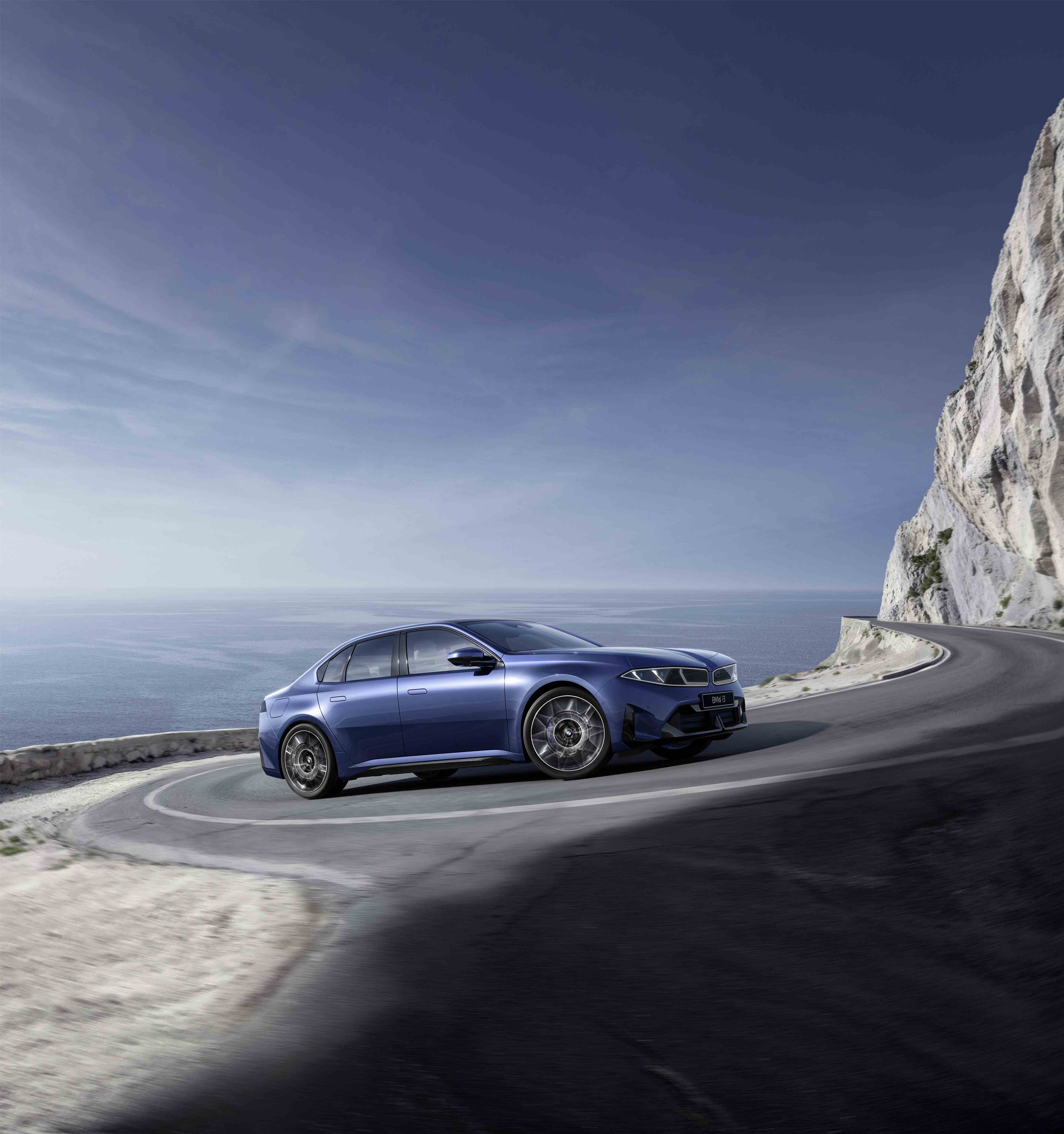 宝马新世代i3发布——TA既是第二款新世代车型，也是3系的第八代车型。率先亮相的