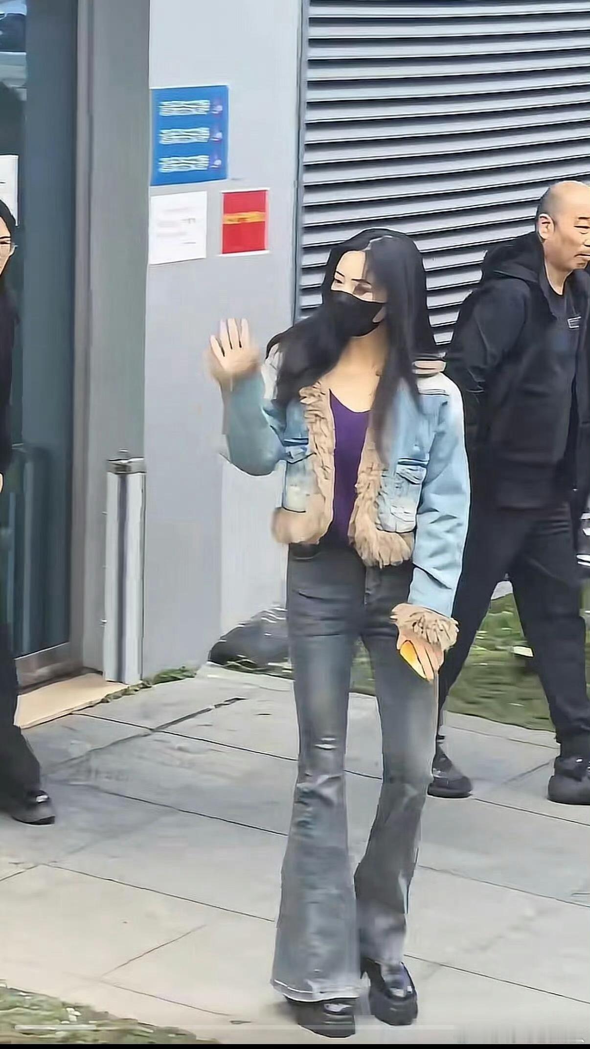 这种裤子真的是太适合这种版型的裤子了，好显瘦 