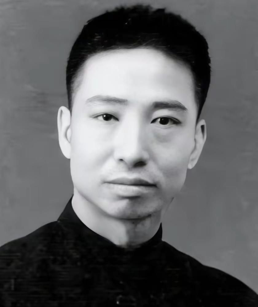 1947年，我北方情报系统遭遇严重损失，主要负责同志王石坚不幸被捕。很快，他写了