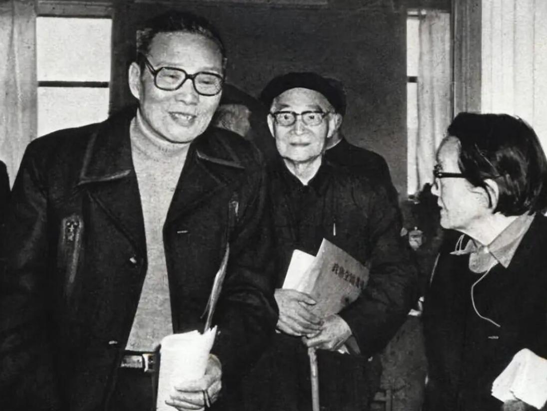 1962 年，原军统特务沈醉分配至全国政协担任文史专员，月薪 100 元。当他见